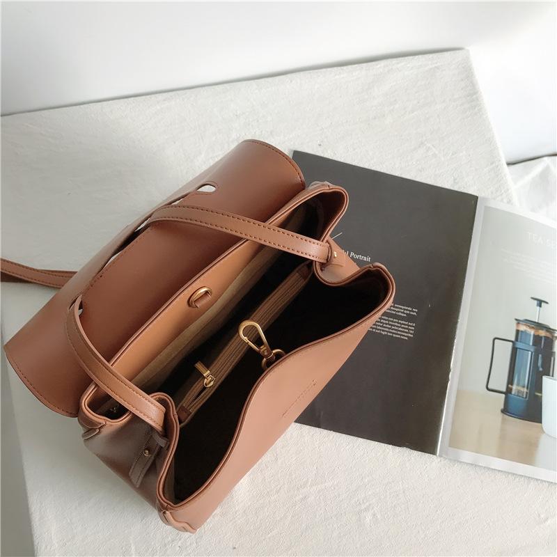 Clara flap satchel, detail